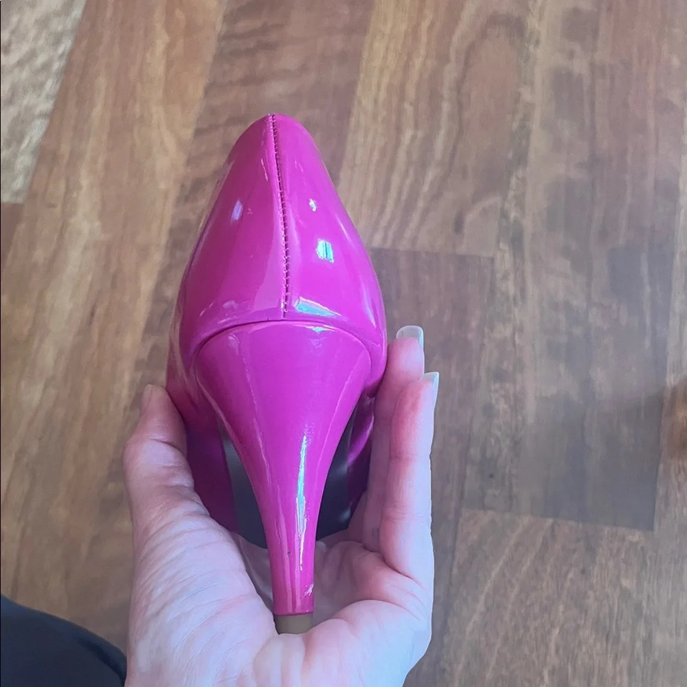Like new Bandolino Fuchsia Heels - Picture 6 of 12